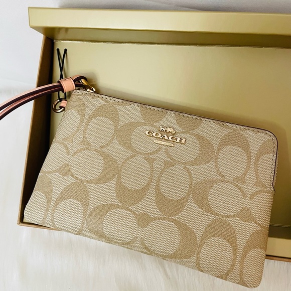 NWT Coach Boxed Corner zip Wristlet with Chrams - Picture 8 of 11
